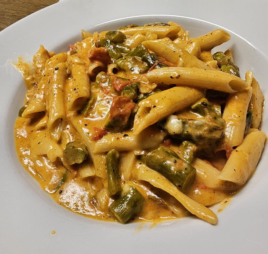 Penne at an asparagus and cherry tomato sauce