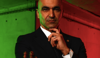 Portugal 🇵🇹 acaba de perder 2-0 contra a Eslovénia 🇸🇮, tudo bem que são jogos decisivos mas isto não pode acontecer !Até quando Roberto Martínez será o selecionador? É um completo atentado…tanto tacho anda na federação.