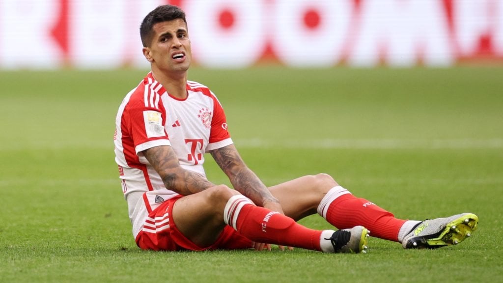 Cancelo über seine Zeit beim FCB: "Ich dachte, die Bundesliga wäre einfacher und Bayern viel dominanter, weil sie zehnmal in Folge Meister wurde. Es wurde am Ende kompliziert, weil Borussia Dortmund sehr gut gespielt hat. Ich hatte das Vergnügen, in dieser Mannschaft voller Talent zu spielen."