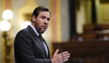 Puente amenaza a Ouigo con el canon de Adif: «Está claro que podéis pagarlo»