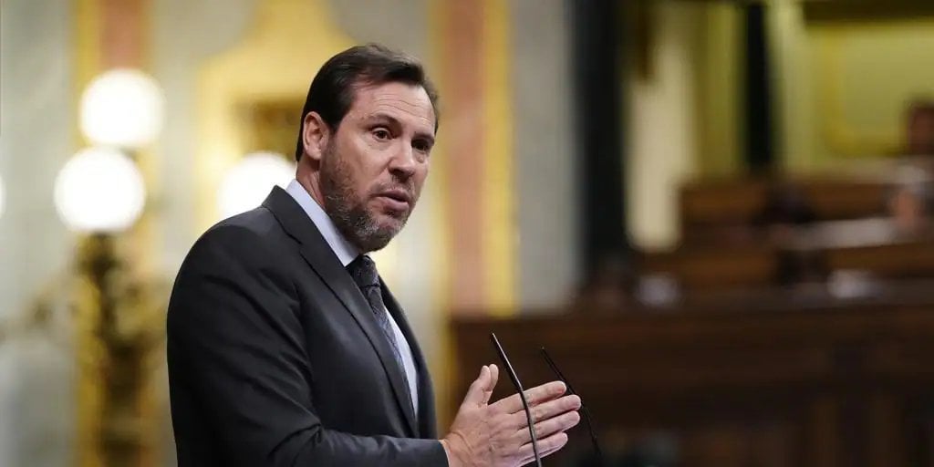 Puente amenaza a Ouigo con el canon de Adif: «Está claro que podéis pagarlo»