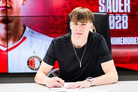Official: Leo Sauer signs contract extension at Feyenoord until 2028
