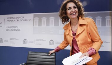 Los ingresos por impuestos marcan un récord de 271.935 millones pese a bajar la presión fiscal