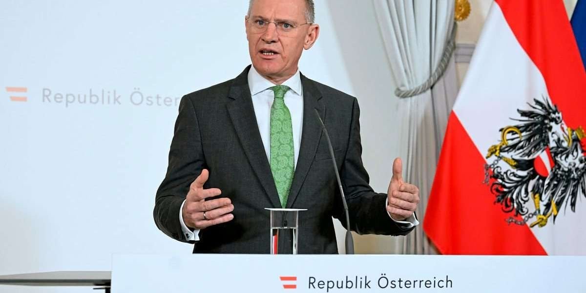 Innenminister für generelles Waffenverbot statt Verbotszonen