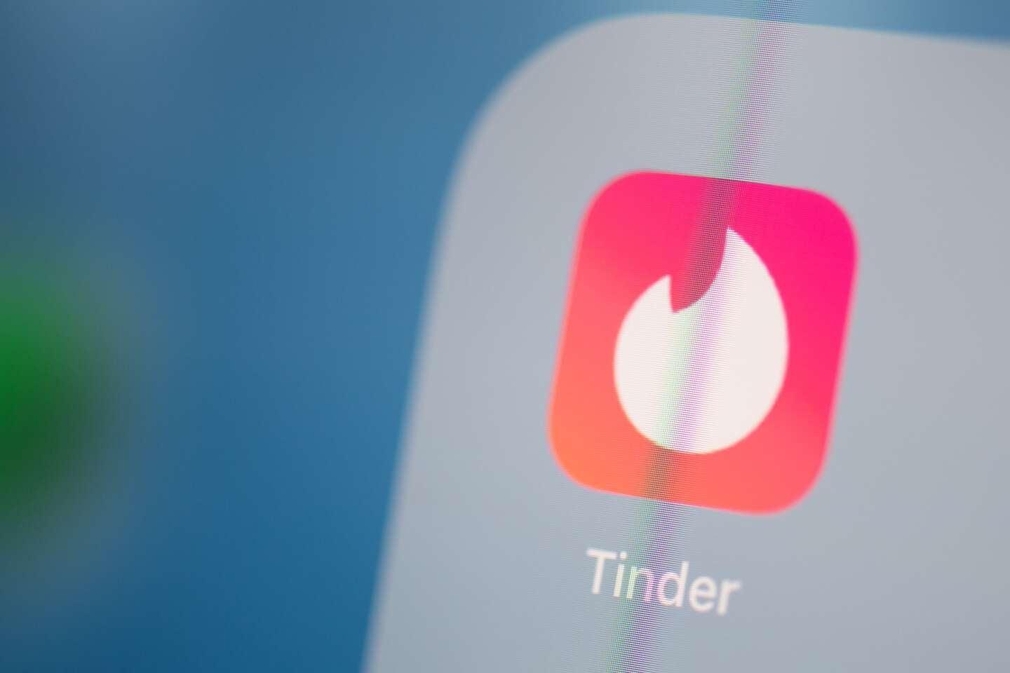 « Tu vas brûler, Salim ! » : au procès du « violeur de Tinder », la colère débordante d’une plaignante