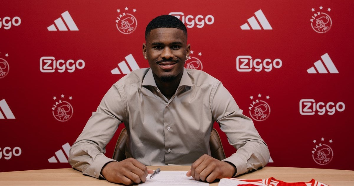 Official: Jorrel Hato signs contract extension at Ajax until 2028.