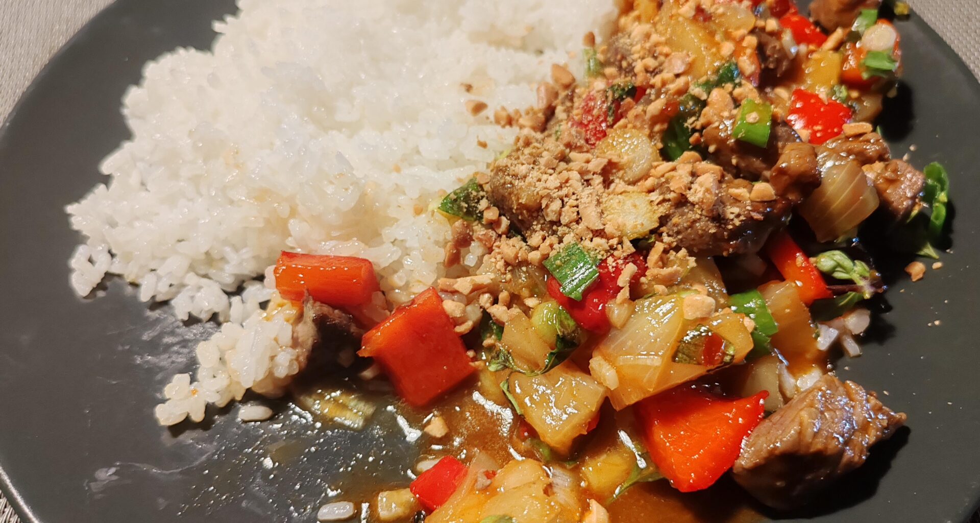 Boeuf au basilic thaï et ananas