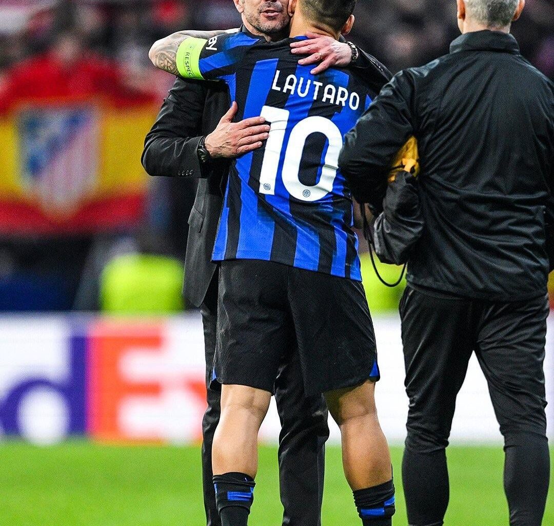 Diego Simeone and Angel Correa consoling Lautaro after his penalty miss.