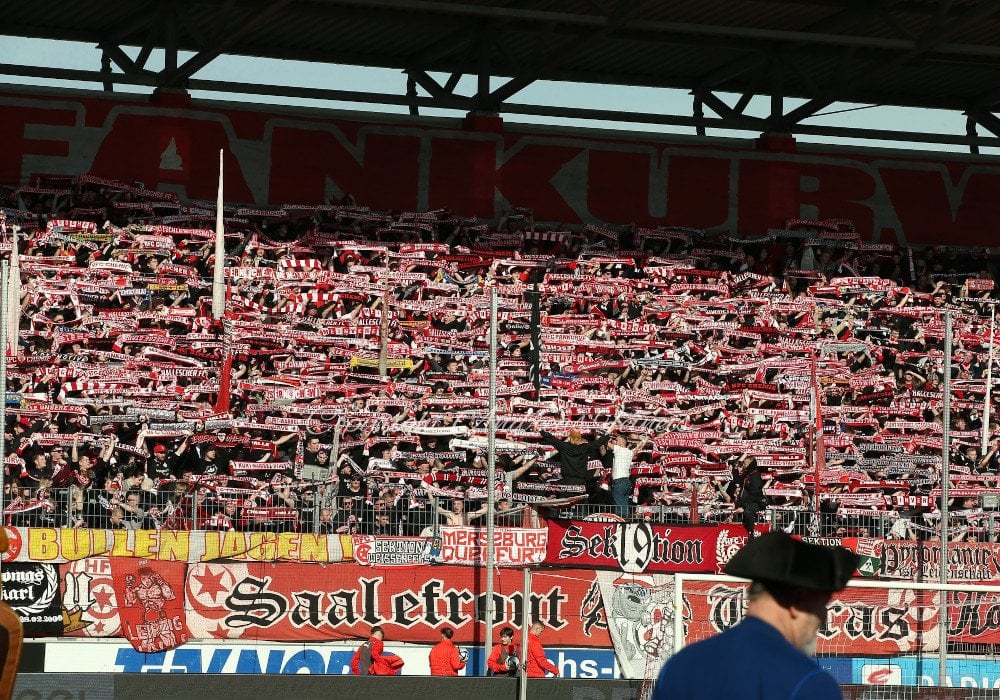 HFC-Fans sollen dem „Anzeigenhauptmeister“ das Handy abgenommen haben