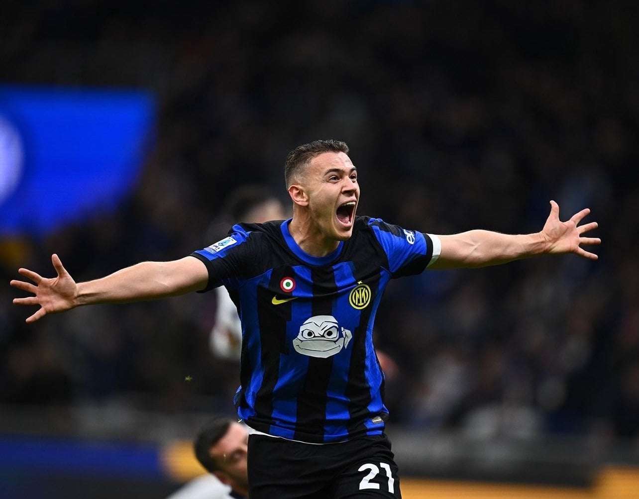 [Football Wonderkids] 🇦🇱 Kristjan Asllani (21) vs. Genoa:  ☑️ 90 minutes ⚽️ 1 goal 🎯 77/77 passes completed (100%) 🚀 2 shots ✈️ 5/5 long balls 💪 9 ball recoveries 🔑 1 chance created 🤩 2-1 win  A tidy performance for the @Inter midfielder. His first Serie A goal this season!