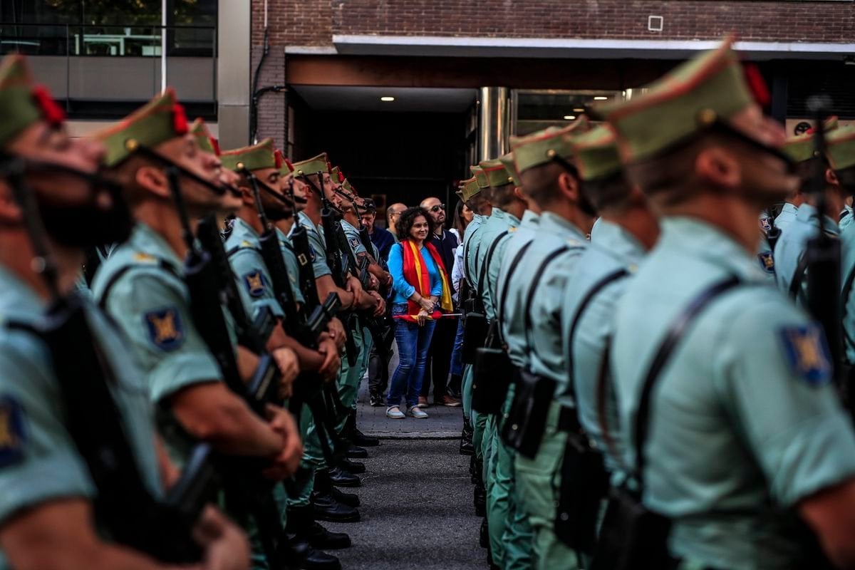 El ejército español no lleva bien el paso: el historiador Francisco Gracia sostiene que las fuerzas armadas no han resuelto aún su encaje en la sociedad