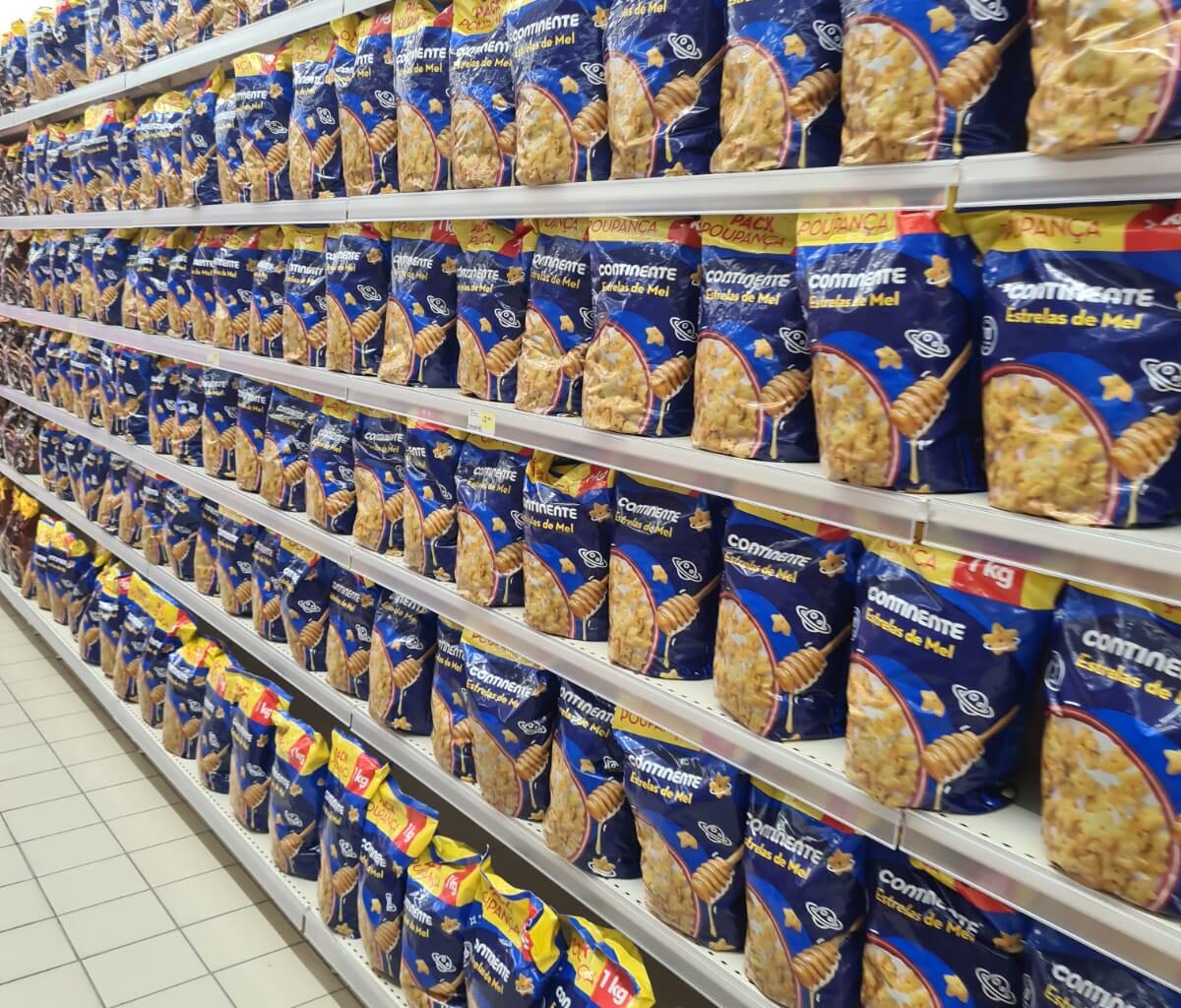 Mais um liminal space no Continente do Bombarral. Desta vez, Estrelas de Mel