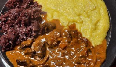 Polenta with pork and veggies ragù and red cabbage