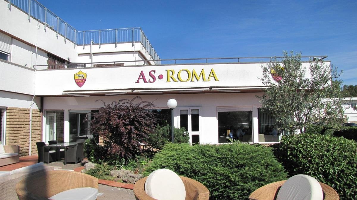 Intimate video of an As Roma employee stolen: players and managers share it in chat, but she is fired for "environmental incompatibility "