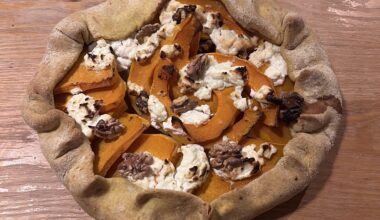 Honteusement copié : tarte rustique butternut, chèvre, noix et miel