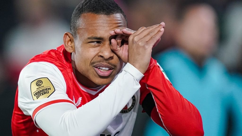 Feyenoord gets job done with simple 3-0 win against Heracles