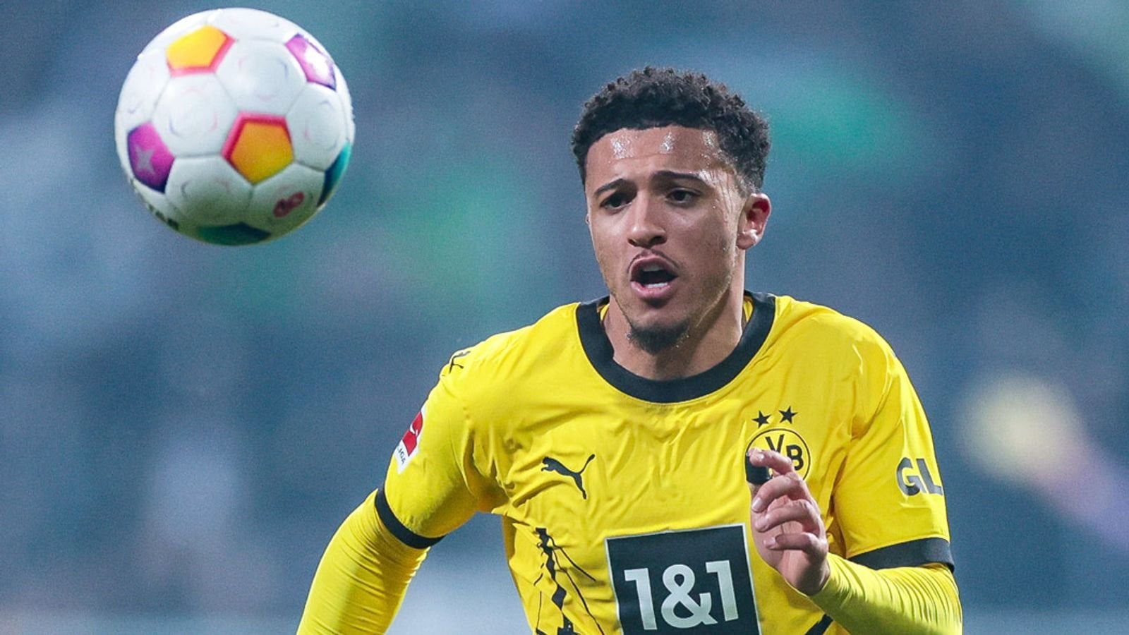 Jadon Sancho übt trotz Treffer gegen Bremen Selbstkritik: "Ich war etwas enttäuscht mit meiner Leistung, um ehrlich zu sein. Ich hätte viel besser spielen und mehr beitragen können. Ich kann verstehen, dass die Fans viel von mir erwarten. Ich erwarte ja auch viel von mir selbst."