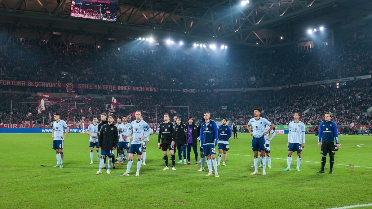 Fan-Wut, ein Schwelbrand um Boldt, Baumgart und die Spieler fremdeln: Beim HSV hakt es auf allen Ebenen