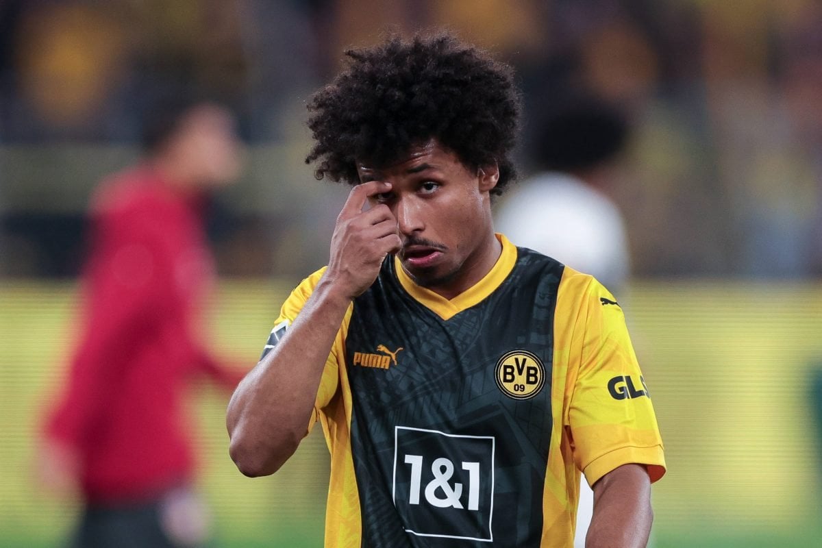 Adeyemi: "Der Ref sagt zu mir, es ist zu wenig. Ich weiß nicht, ob andere Spieler den nicht doch bekommen hätten. Ich will nichts gegen die Schiris sagen, aber in der Schublade stecke ich auf jeden Fall. In den letzten Spielen, wenn so etwas passiert, sagt mir der Schiedsrichter 'Wir kennen dich'."
