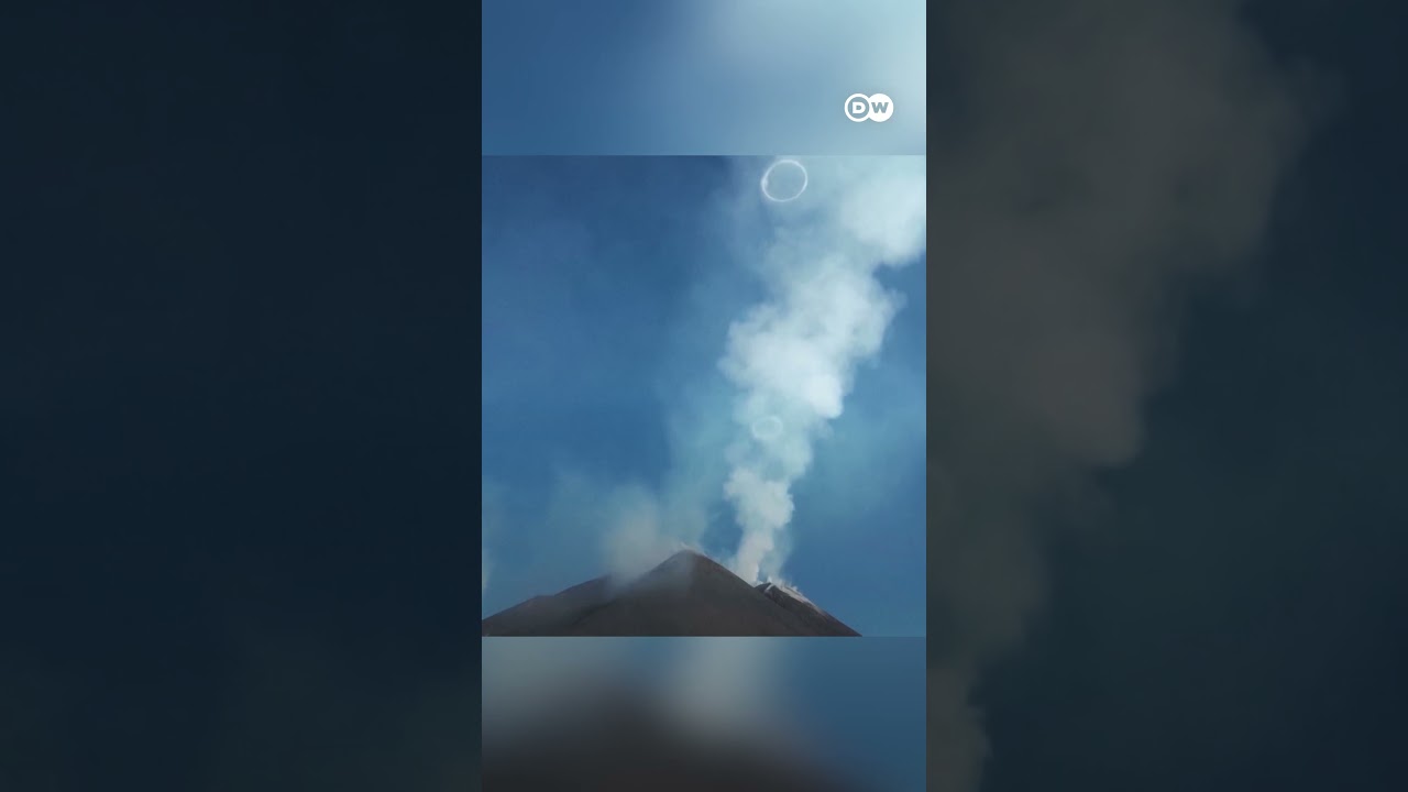 Italy's Mount Etna has been blowing perfect smoke circles into the sky | DW News