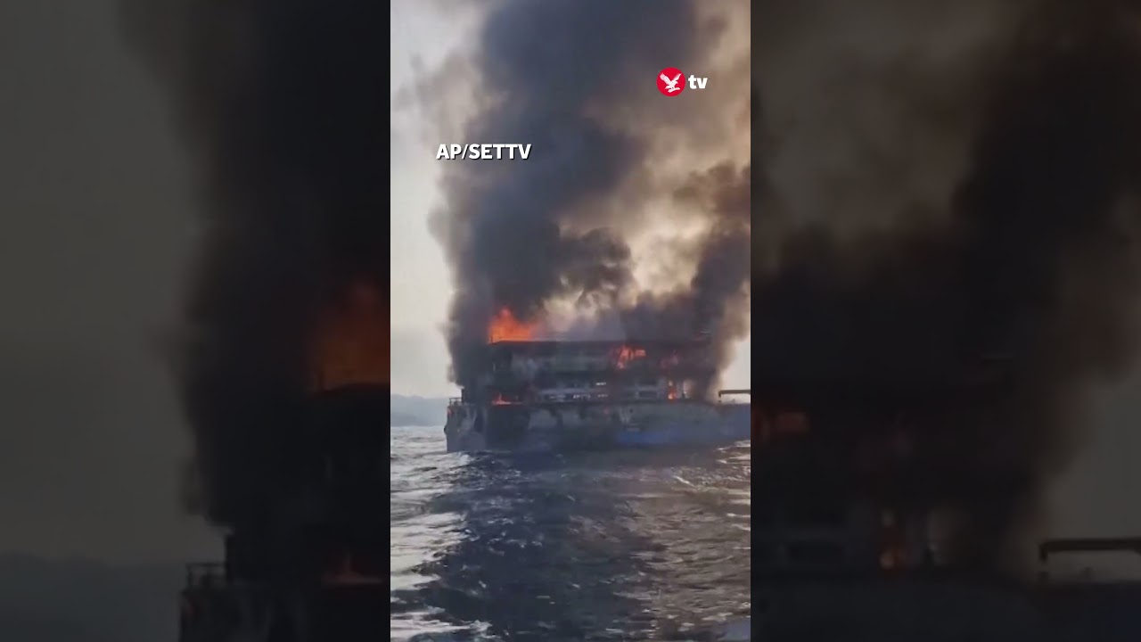 Tourists leap from burning boat off Thailand coast #news #shorts