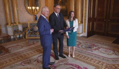The King is presented with bank notes featuring his portrait