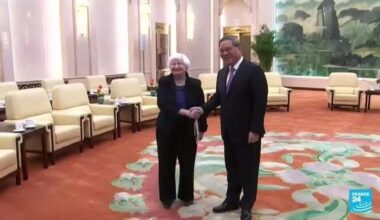 Así fue la reunión entre la secretaria del Tesoro de EE. UU. y el primer ministro de China