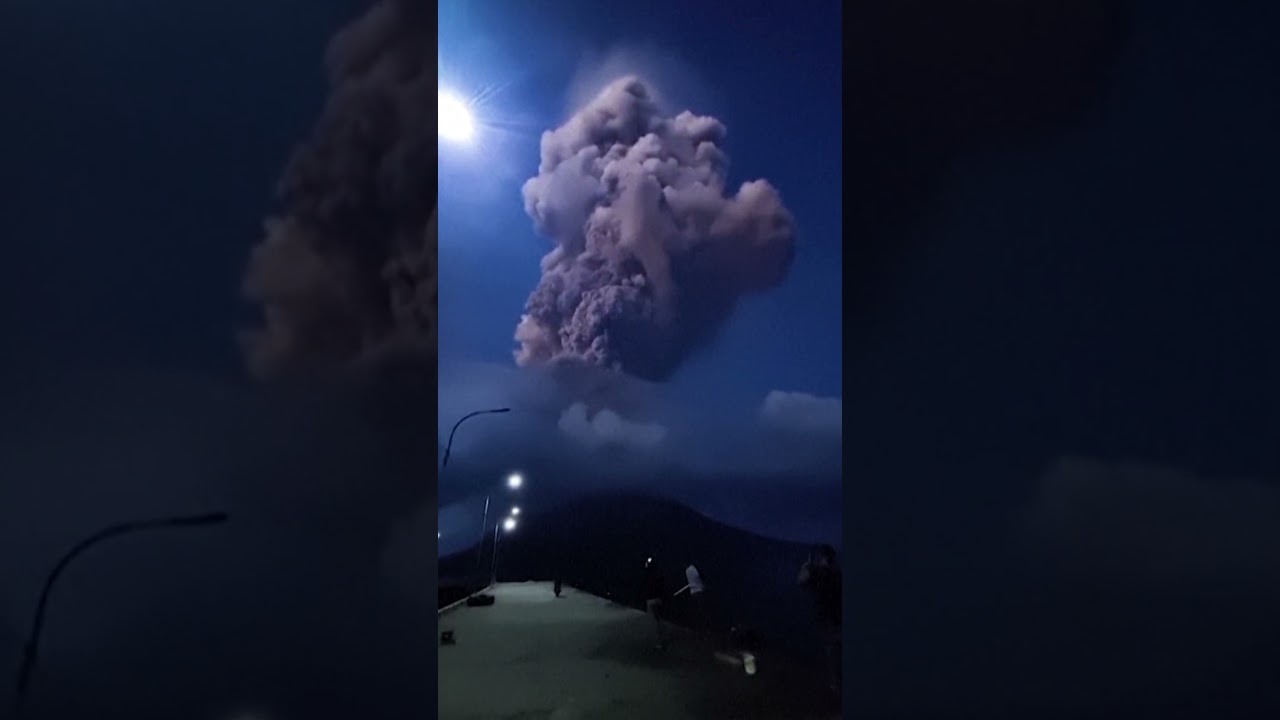 Indonesia's Mount Ruang continues to erupt, spewing smoke and lava | DW News
