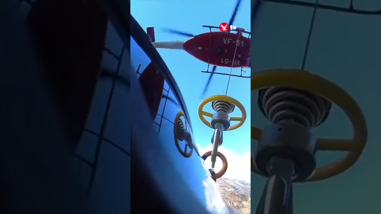 Stranded climbers airlifted to safety by rescuers #shorts #news