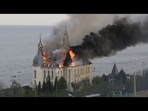 Guerre en Ukraine : à Odessa, le "château d'Harry Potter" en flammes