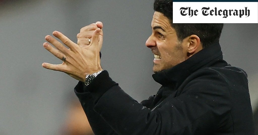 [Jamie Carragher]: "If Arsenal & Liverpool are ‘bottling it’ in April & May, what does that say about Man United & Chelsea? They're clubs which have made so many poor decisions they're nowhere near the required level. Arteta & Klopp are being judged to the ultimate standard in taking on Guardiola."