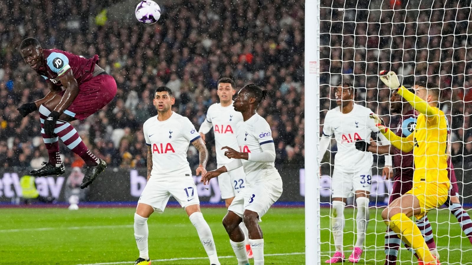 Tottenham have a set-piece problem as Alexander Isak shines again for Newcastle - Premier League hits and misses