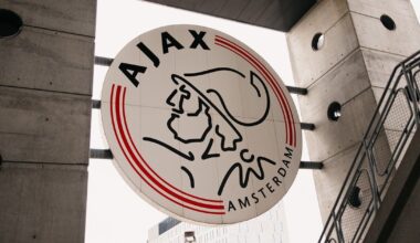 Official: Ajax's Supervisory Board suspends new CEO Alex Kroes due to strong indications of insider trading. They also intend to terminate the collaboration permanently.