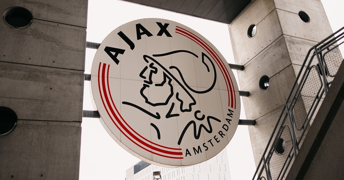Official: Ajax's Supervisory Board suspends new CEO Alex Kroes due to strong indications of insider trading. They also intend to terminate the collaboration permanently.