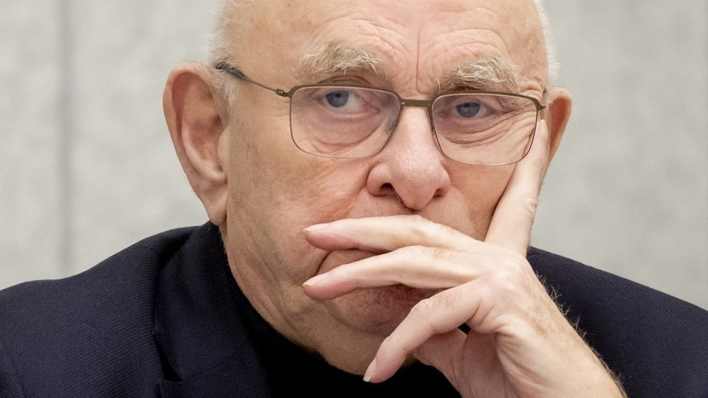 Ajax supervisory board chairman Michael van Praag: 'Insider trading is a crime. The sacking of Alex Kroes is irreversible.'