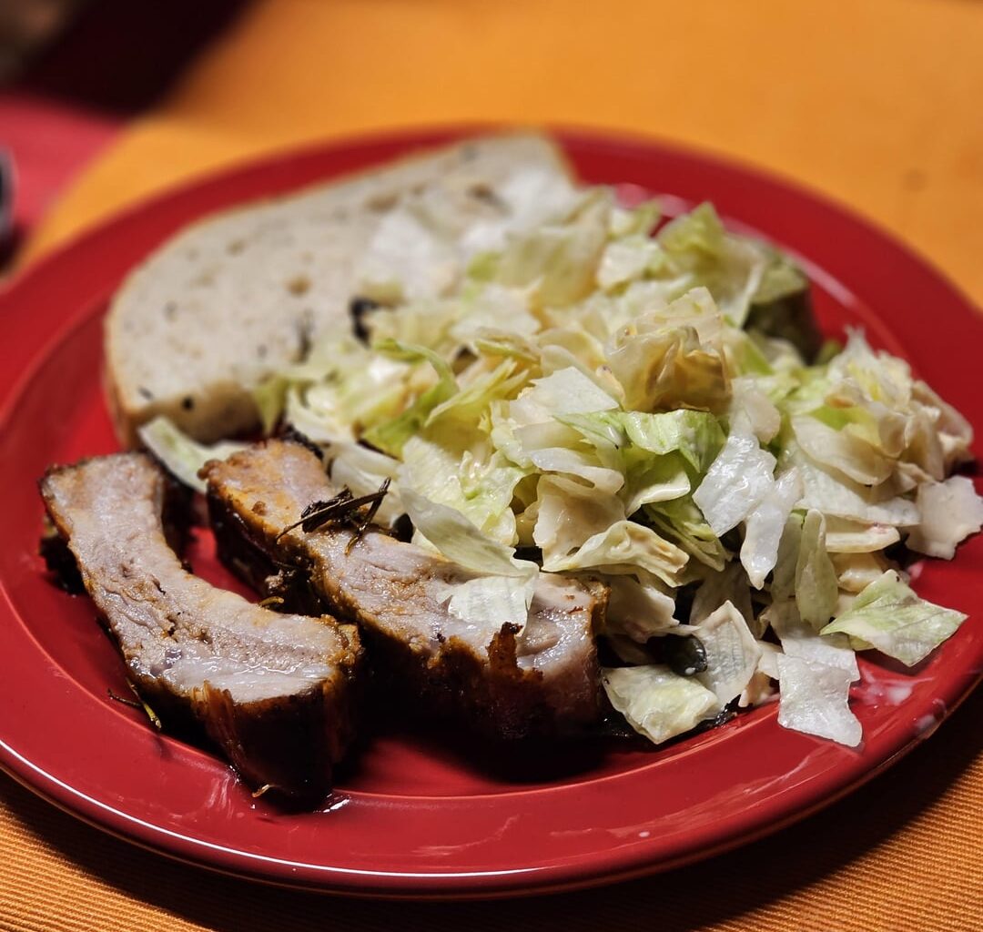Spareribs in a rosemary marinade, with a side salad (with pumpkin seeds and sliced Grana Padano) and freshly made bread