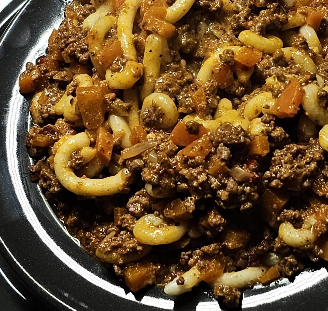 A traditional Swiss pasta dish: Hörnli made from scratch (starting at gallery pic. 9), at a creamy Schabziger sauce, served with a savoury minced beef ragù (as for the Schabziger: see link in pic. 5)