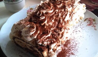 Tiramisu roll cake