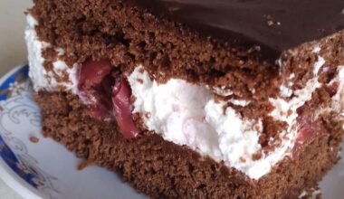 Brownie with whipped cream in the middle