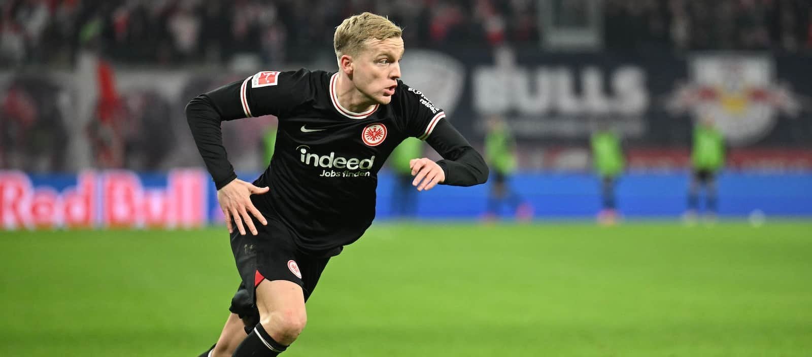 Donny van de Beek will return to Man United as Eintracht Frankfurt opts against permanent deal