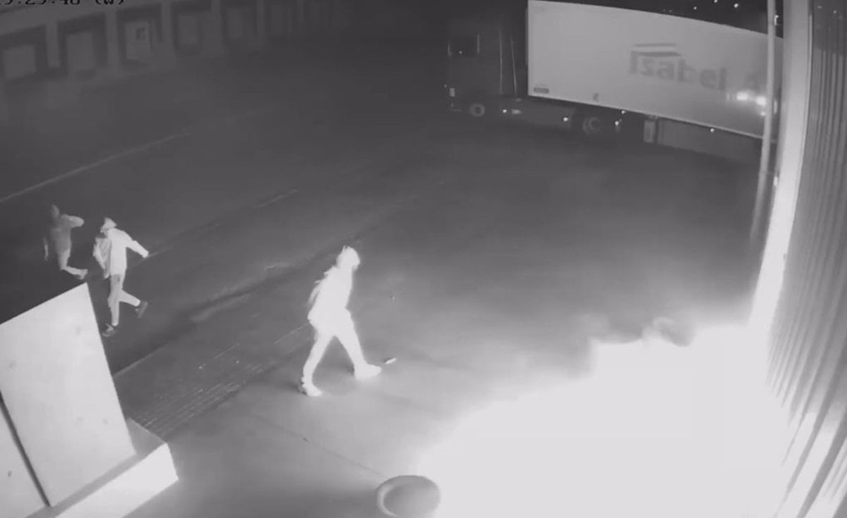 Nueve detenidos por incendiar una nave en El Ejido (Almería) con trabajadores dentro durante las protestas agrícolas