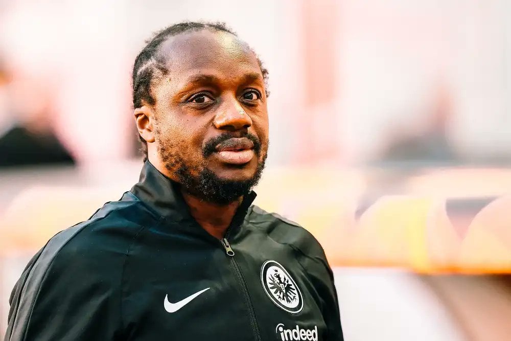Bei einem Abstieg wird Ben Manga nicht zu Schalke kommen. Selbes gilt auch für die Assistenten von Ben Manga, wie etwa Raffael Tonello, diese würden in der 3. Liga nicht für Schalke arbeiten. Die Verträge sind lediglich für die 1. und 2. Liga gültig.