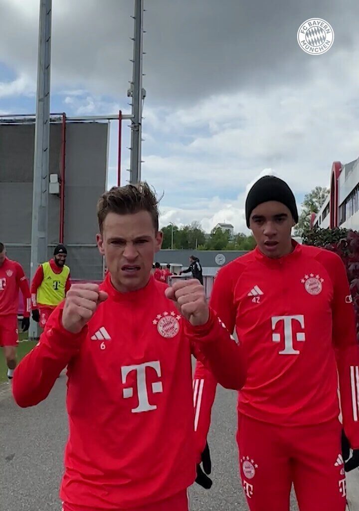 An appeal from Bayern players and club officials to the fans: on Tuesday, the stadium should be completely decked out in red. Real Madrid stands for the royal white - but in Munich the motto will be: 'all in red' [fcb]
