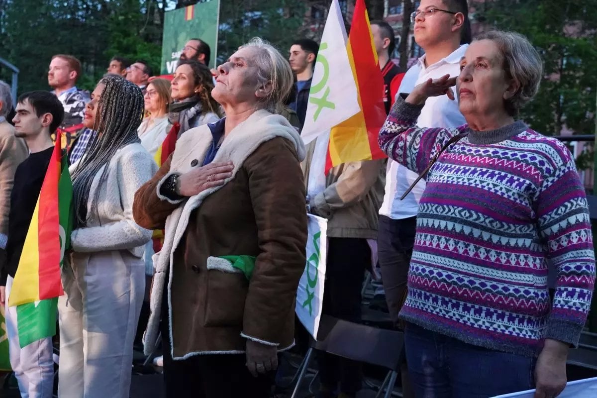 ¿Por qué algunos españoles (mayoritariamente de la derecha) están tan obsesionados con Sabino Arana y 8 apellidos vascos y la pureza racial de los vascos?