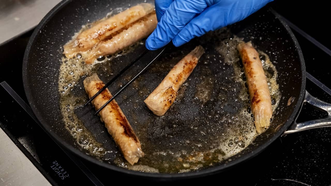 Eerste proeverij van kweekvlees in Nederland: 'Smaakt heel ambachtelijk'