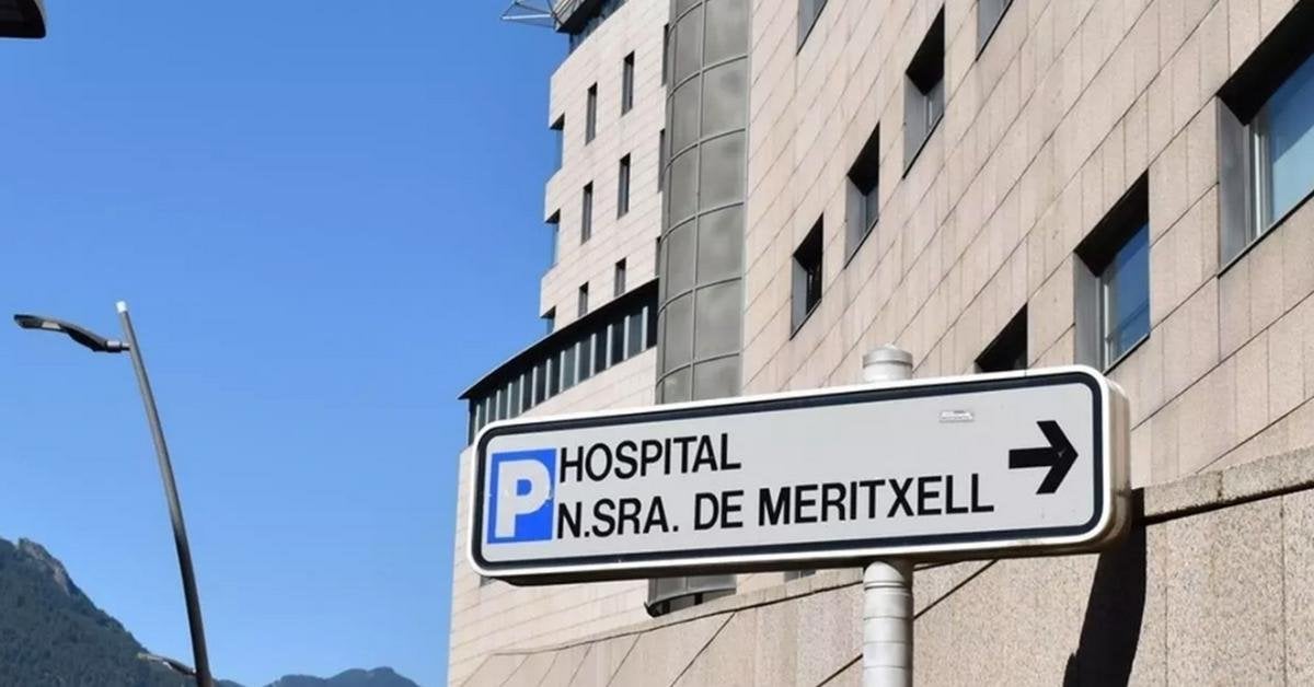 Traslladat a l'hospital en caure amb la moto a tocar del coma etílic