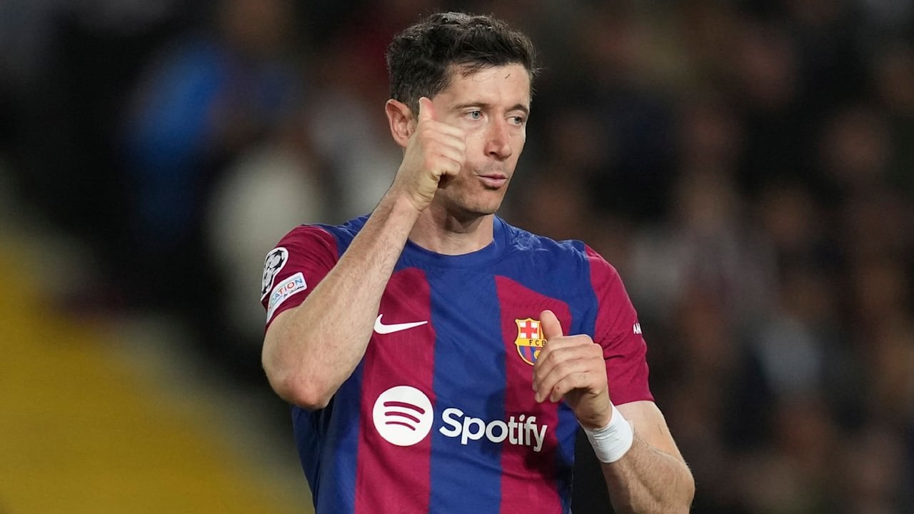 Robert Lewandowski on Harry Kane getting close to beat his record of most Bundesliga goals in 1 season: "What Kane has achieved in his first season at Bayern is incredible. Nobody could have expected that. As for the record... Kane needs to score 6 goals in 3 games. It will be very difficult"
