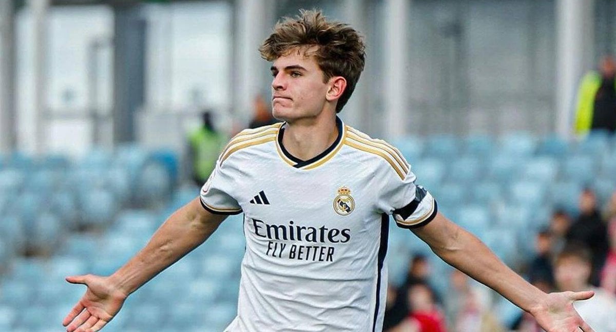 Real Madrid's dilemma with its latest golden generation: Keep them in Castilla... Or let them fly alone. The players of the year 2004 (Nico Paz, Mario Martín...) accumulate offers to go out to professional football this summer. Real Madrid will have the final word.