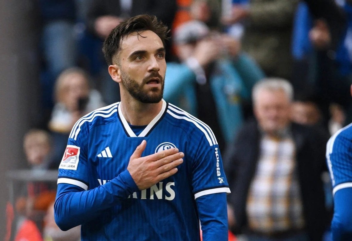 Kenan Karaman über seine Zukunft: „Ich hab immer wieder betont, dass ich mich hier auf Schalke wohlfühle.  Ich denke, ich hab mittlerweile auch eine besondere Bindung zu den Fans, das tut mir natürlich auch gut. Schalke wird mein auf jeden Fall mein erster Ansprechpartner sein.“