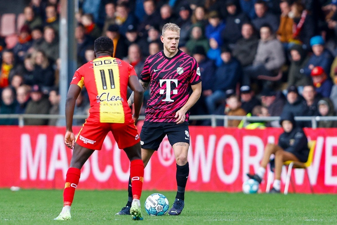 FC Utrecht has to pay 500,000 euros to Go Ahead Eagles for transfer of Luuk Brouwers to Heerenveen.